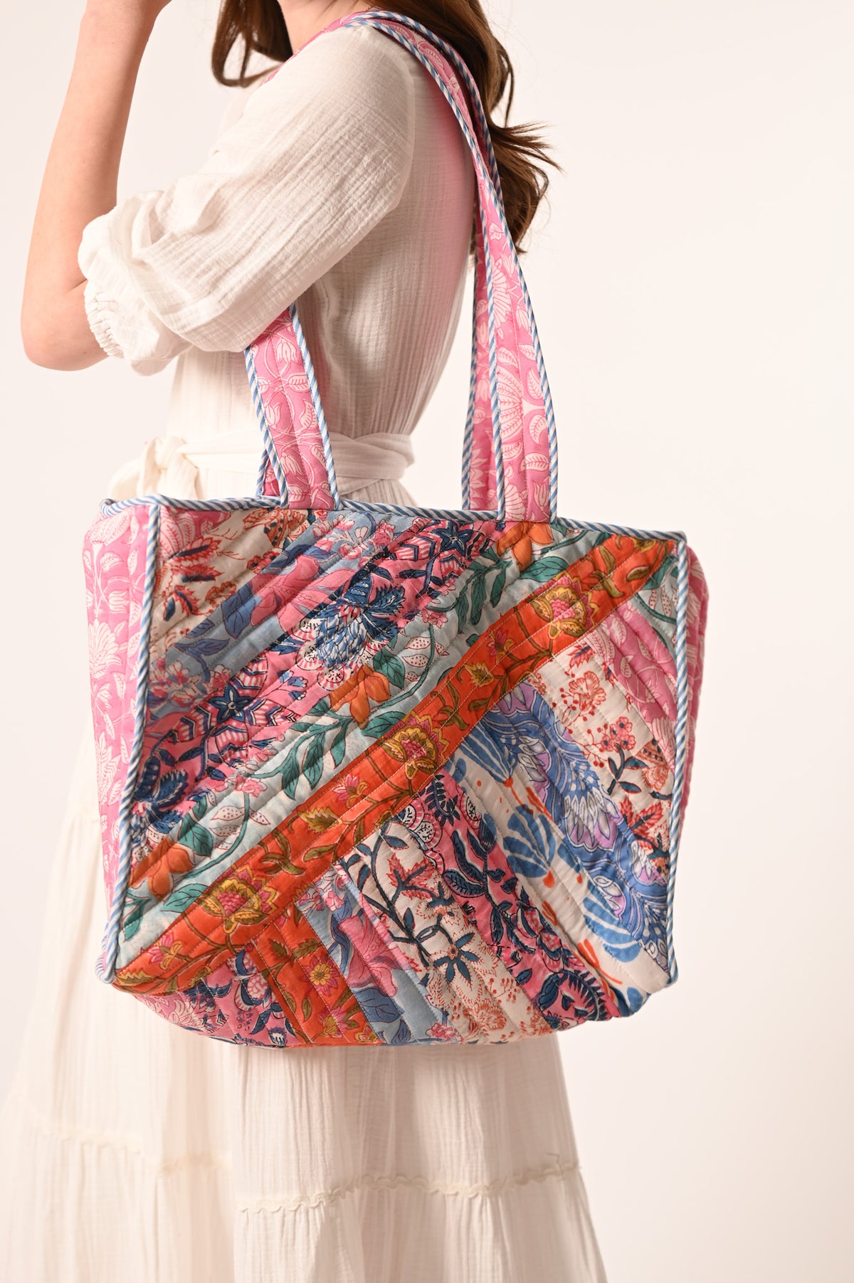 ZIPPER TOTE BAG